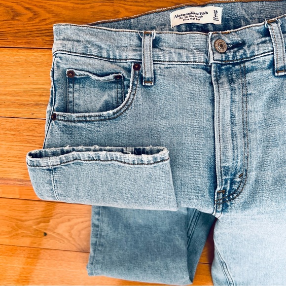 Abercrombie & Fitch Ultra High Rise 90's Slim Straight Jeans 28 Short - Picture 8 of 10